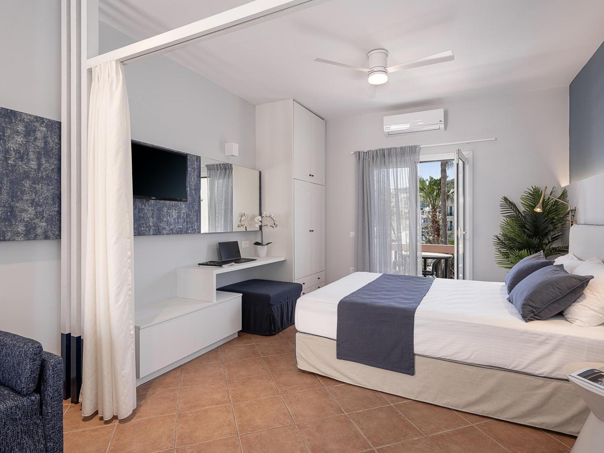 Elena Seafront Luxury Apartments Almirída Luaran gambar